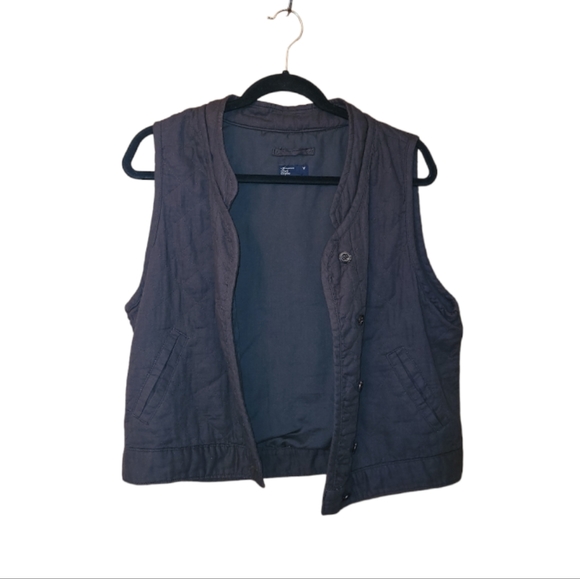 American Eagle Botton Down Vest - Picture 4 of 8